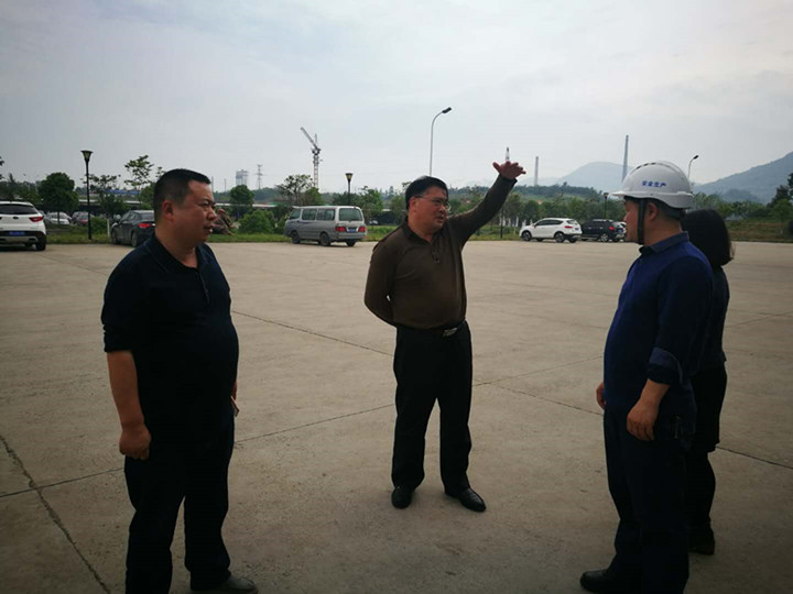 1-钟祥法院党组书记、院长李德虎同志走访钟祥市金鹰能源科技有限公司_副本.jpg